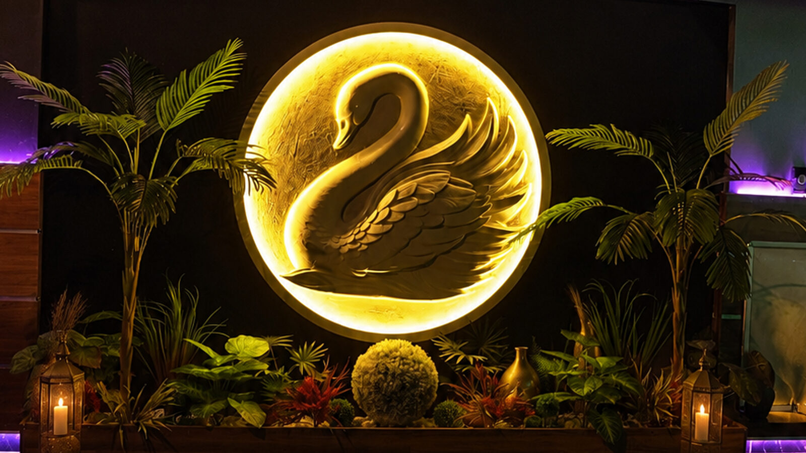 Swan Hotel Kayseri SPA lobisinde ışıklandırılmış kuğu figürü